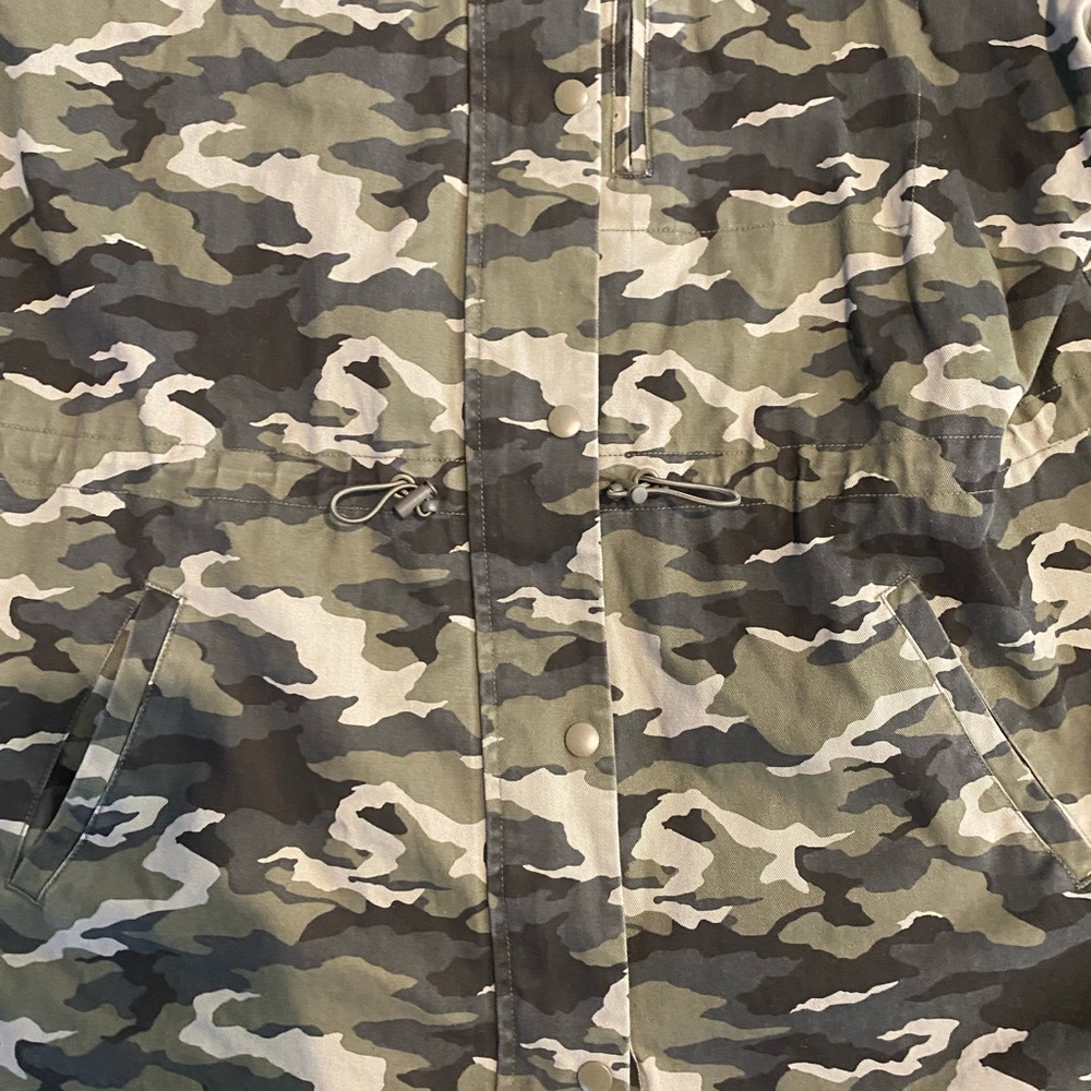 Never Worn Brand New Condition Women’s Nine West Draw String Hooded Camo Jacket - Picture 2 of 3